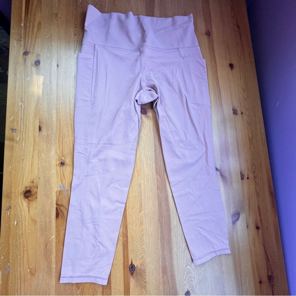 Athleta salutation stash capris